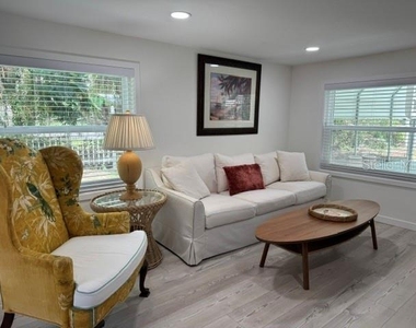 1357 Lakeshore Drive - Photo Thumbnail 9