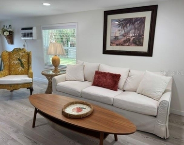 1357 Lakeshore Drive - Photo Thumbnail 7