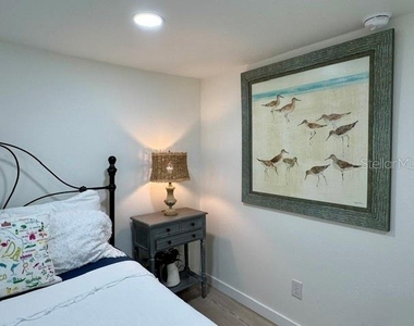 1357 Lakeshore Drive - Photo Thumbnail 13