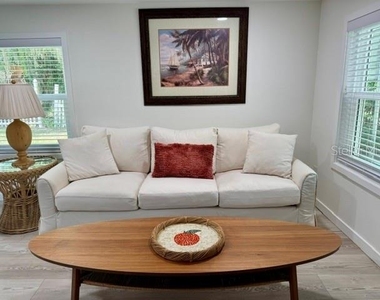 1357 Lakeshore Drive - Photo Thumbnail 6