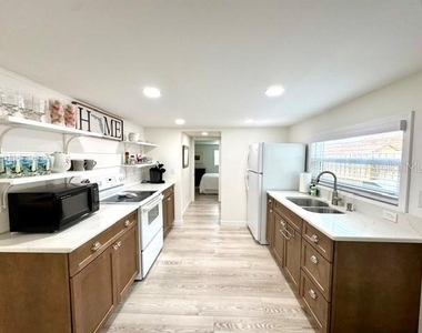 1357 Lakeshore Drive - Photo Thumbnail 2