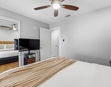 2976 Stillwater Drive - Photo Thumbnail 15
