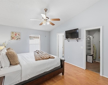 2976 Stillwater Drive - Photo Thumbnail 13