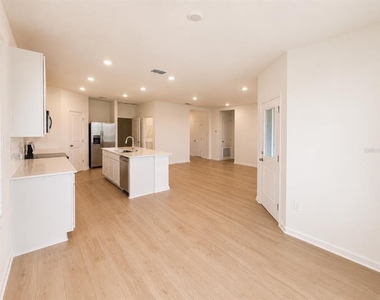 817 House Boulevard - Photo Thumbnail 3
