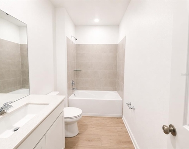 817 House Boulevard - Photo Thumbnail 12