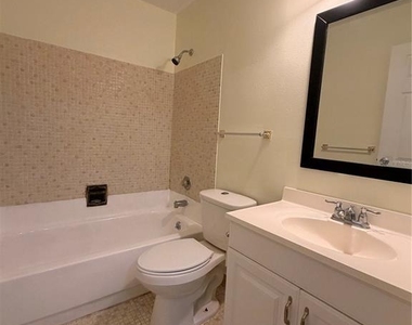 423 Sheoah Boulevard - Photo Thumbnail 9