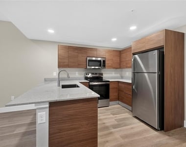 4424 S Texas Avenue - Photo Thumbnail 3