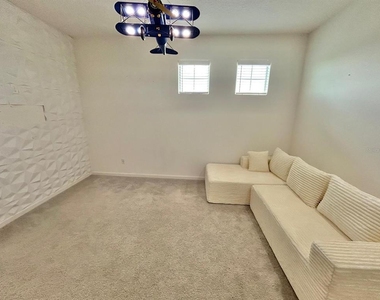 1229 Hendon Loop - Photo Thumbnail 14