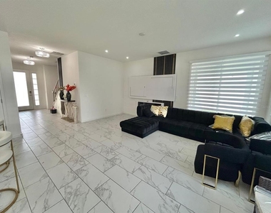 1229 Hendon Loop - Photo Thumbnail 10