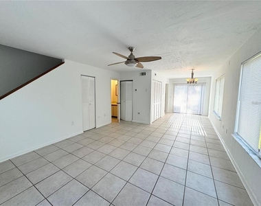 2300 Sw 43rd Street - Photo Thumbnail 2