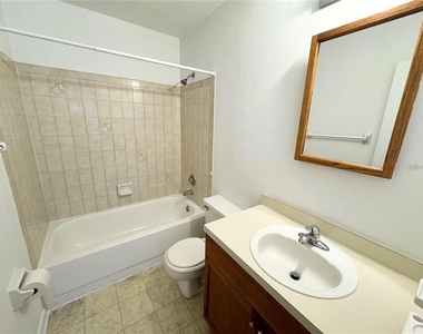 2300 Sw 43rd Street - Photo Thumbnail 7