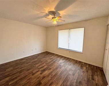 2300 Sw 43rd Street - Photo Thumbnail 8