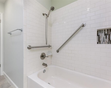 5621 Nw 29th Terrace - Photo Thumbnail 9