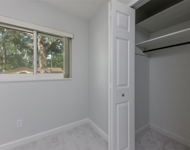 5621 Nw 29th Terrace - Photo Thumbnail 18