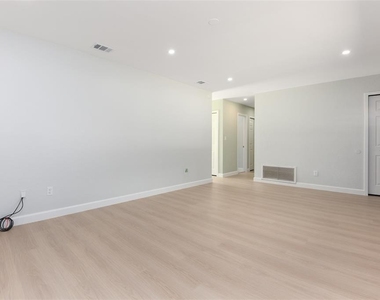5621 Nw 29th Terrace - Photo Thumbnail 6