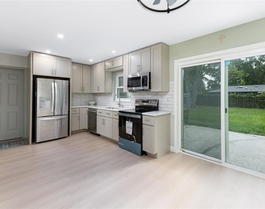 5621 Nw 29th Terrace - Photo Thumbnail 5