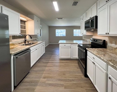 2110 Nw 54th Terrace - Photo Thumbnail 9