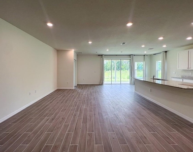 1315 Nw 132nd Circle - Photo Thumbnail 2