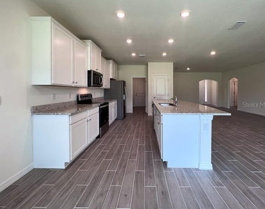 1315 Nw 132nd Circle - Photo Thumbnail 6