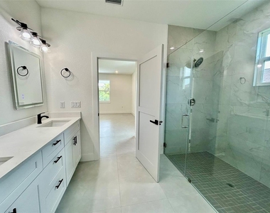 8181 Tecumseh Circle - Photo Thumbnail 17