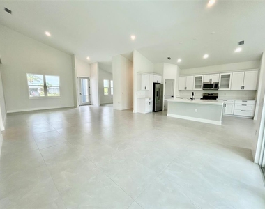 8181 Tecumseh Circle - Photo Thumbnail 4