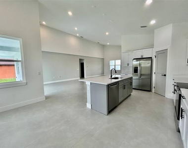 8181 Tecumseh Circle - Photo Thumbnail 12