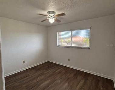 2845 Magdalina Avenue - Photo Thumbnail 5