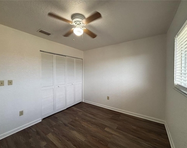 2845 Magdalina Avenue - Photo Thumbnail 6