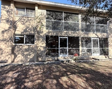 2845 Magdalina Avenue - Photo Thumbnail 12