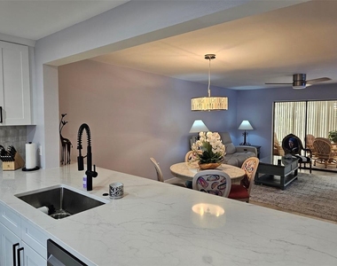 153 Wild Palm Drive - Photo Thumbnail 12
