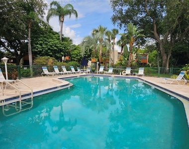 153 Wild Palm Drive - Photo Thumbnail 6