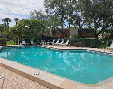 153 Wild Palm Drive - Photo Thumbnail 4