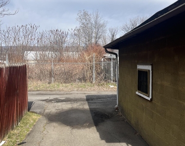 1139 Sanderson Avenue - Photo Thumbnail 19