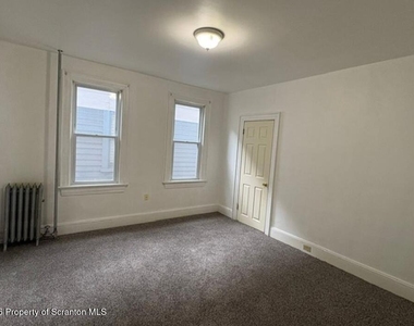 1635 Wyoming Avenue - Photo Thumbnail 3
