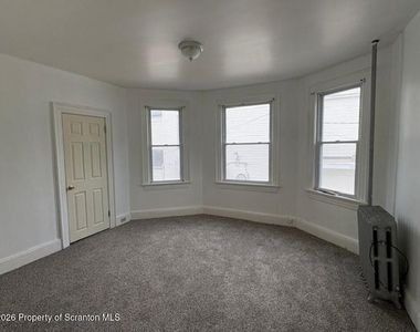 1635 Wyoming Avenue - Photo Thumbnail 6