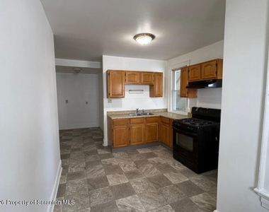 1635 Wyoming Avenue - Photo Thumbnail 2