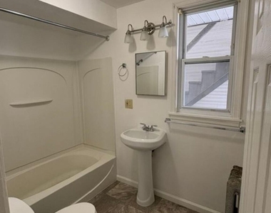 1635 Wyoming Avenue - Photo Thumbnail 5