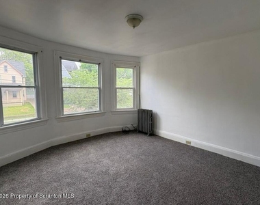 1635 Wyoming Avenue - Photo Thumbnail 4