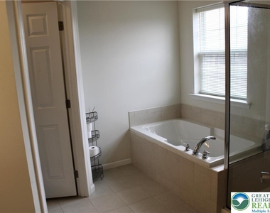 260 Snapdragon Way - Photo Thumbnail 12