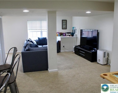 260 Snapdragon Way - Photo Thumbnail 16