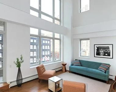 East 59th Street - Photo Thumbnail 3