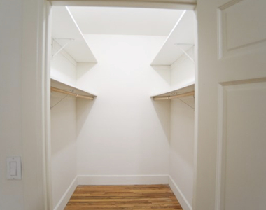 East 31st Street - Photo Thumbnail 8