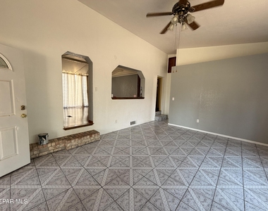 12760 Crisantemo Drive - Photo Thumbnail 4