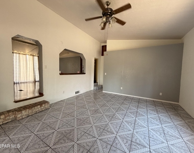 12760 Crisantemo Drive - Photo Thumbnail 3