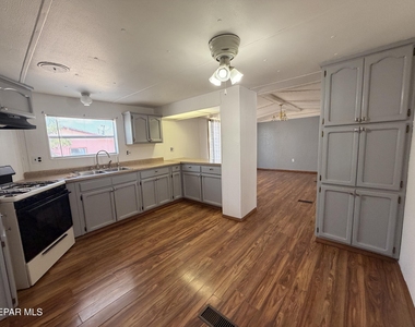 12760 Crisantemo Drive - Photo Thumbnail 23