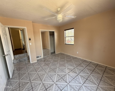 12760 Crisantemo Drive - Photo Thumbnail 7