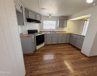 12760 Crisantemo Drive - Photo Thumbnail 24
