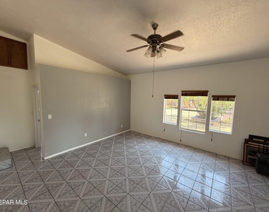 12760 Crisantemo Drive - Photo Thumbnail 20