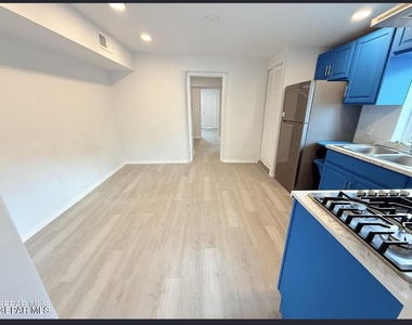 5658 Dailey Avenue - Photo Thumbnail 4
