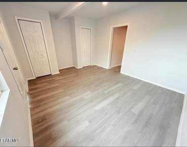 5658 Dailey Avenue - Photo Thumbnail 6